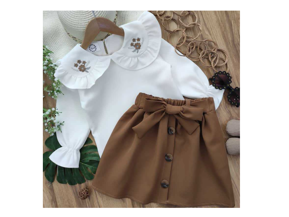 بلوزدامن دخترانه شومیز سفید با دامن  مناسب2 تا 8 سال

شومیز با یقه ب ب  ,  پشت شومیز دگمه میخورد و دامن کمر کش میباشد

رنگبندی :تک رنگ بلوز سفید دامن قهوه ای

کد محصول🌸 :c1385

جنس : سوپر مازراتی

سایزبندی 🌸 :   1/2/3/4
ceeports.ir