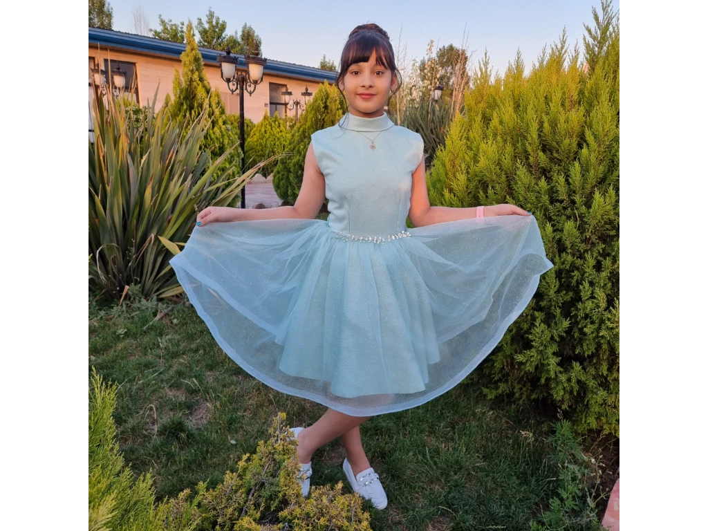 🦋 پیراهن تور اکلیلی با دیزاین نگین های تزئینی
🦋 تک رنگ
🦋 ۸ تا ۱۴ سال
🦋 سفارش و توضیحات لطفا دایرکت بزنید.

🦋 قیمت ۱/۶۰۰/۰۰۰تومان