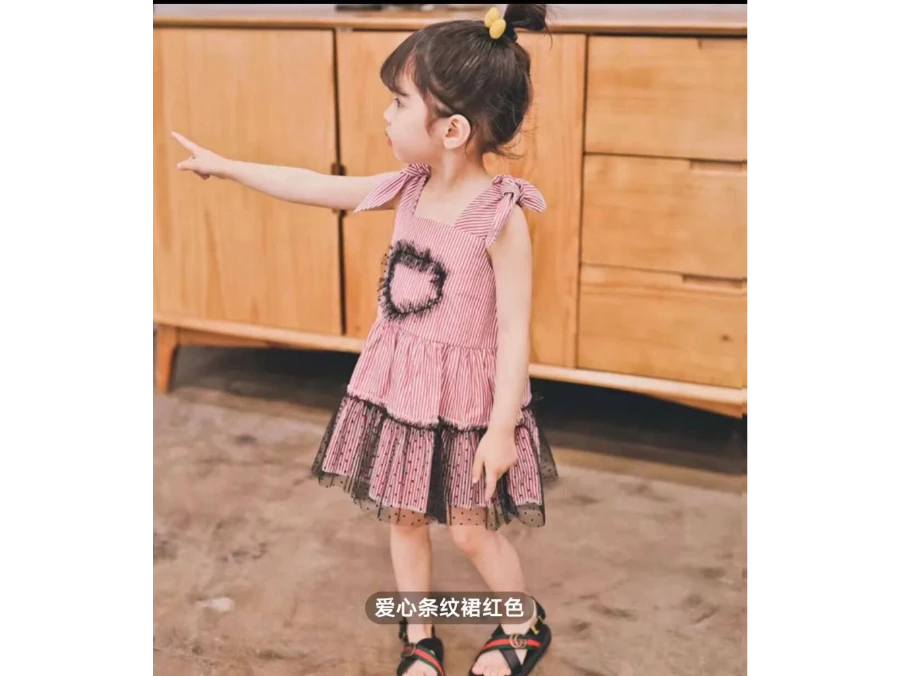 🦋 سارافون نخی نقلی
🦋 ۱-۵ سال

سایز ۸۰ 👈 عرض سینه ۲۷، قد ۴۰
سایز ۱۰۰👈 عرض سینه ۲۹، قد ۴۲

🦋 قیمت ۲۹۸/۰۰۰ تومان