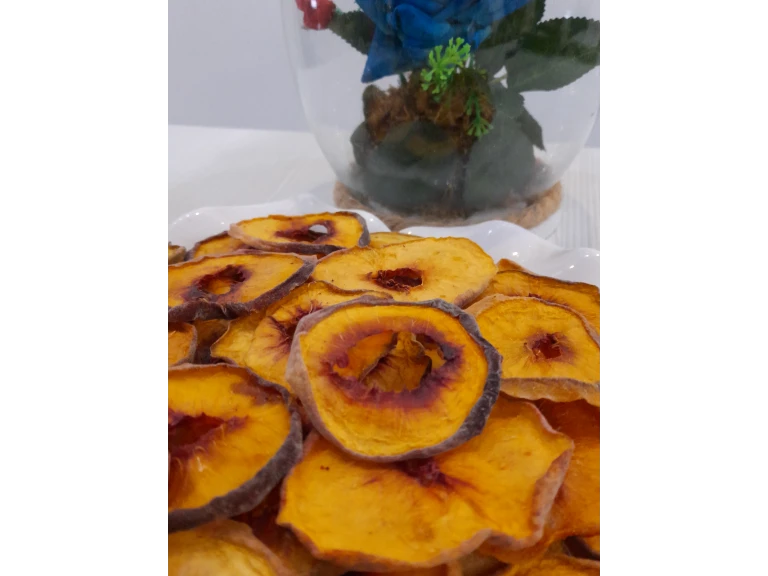 هلو زعفرانی خشک
عطر و طعم فوق‌العاده داره
پرخاصیت هست و طعمی ملس داره
بدون‌نگهدارنده و طعم دهنده
تولید کارگاه خونگی