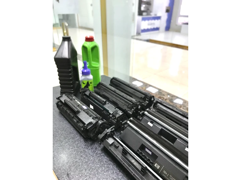 شارژ و سرویس انواع کارتریج های لیزری با مرقوب ترین قطعات و مواد مصرفی