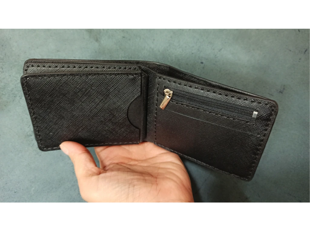 
⚫کیف پول جیبی با چرم گاوی پرادا
⚫ابعاد در حالت بسته : 12*8
⚫ قیمت : 950/000 تومان
📞 09016012165
🔴تاریخ پست: 1402/06/07
