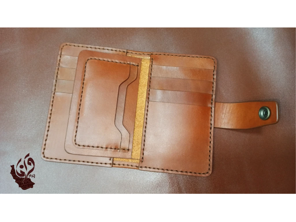 ⚫کیف جاکارتی جیبی با چرم گاوی پلارو
⚫ابعاد در حالت بسته : 14*9
⚫ قیمت : 750/000 تومان
📞 09016012165 
🔴تاریخ پست: 1402/06/08