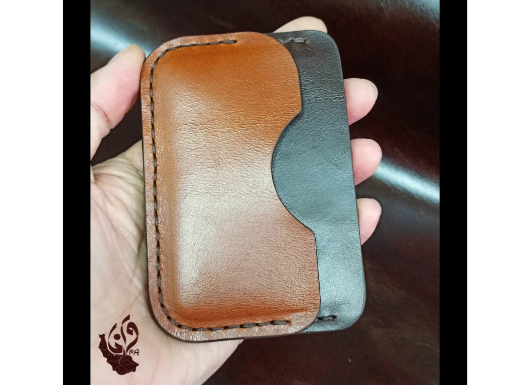 ♂️جاکارتی با چرم گاوی پلورا
⚫️قابلیت جای 6عدد کارت
⚫️ ابعاد : 11*7
⚫️ قیمت : 160/000 T
⚫پرداخت لبه با مواد ایتالیایی ضدترک
⚫📞 09016012165 
🔴تاریخ پست : 1401/08/28