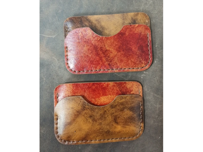 جاکارتی با چرم گاوی
تا 6عدد کارت براحتی جا میشه
ابعاد 7*10
