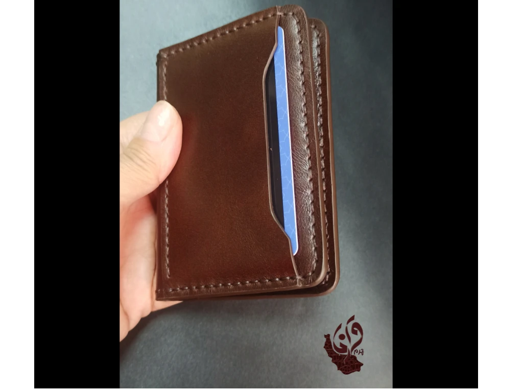 ♂️جاکارتی با چرم گاوی پلورا
⚫️قابلیت جای 6 تا 12 عدد کارت
⚫️ ابعاد : 7*11
⚫️ قیمت : 460/000 T
⚫پرداخت لبه با مواد ایتالیایی ضدترک
⚫📞 09016012165
🔴تاریخ پست : 1401/08/28