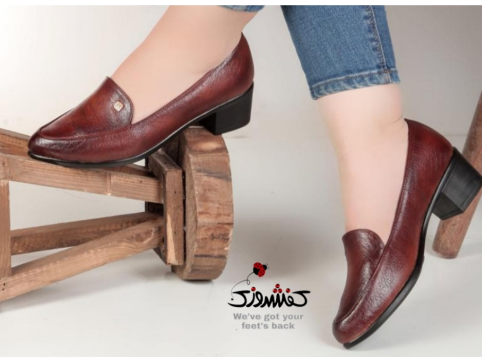 کالج کوتون
بسیار با کیفیت 
دورنگ مشکی و عسلی 
بسیار سبک و راحت