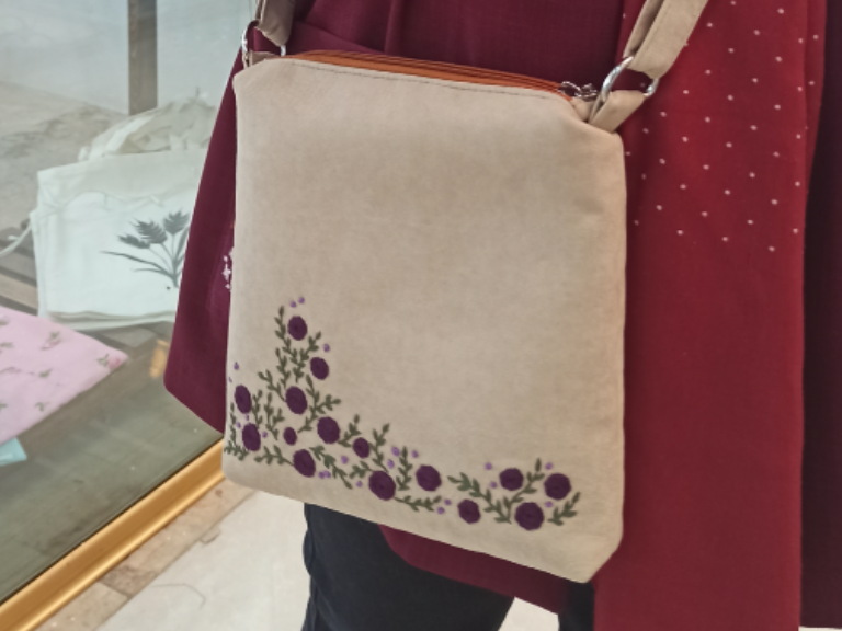 کیف گلدوزی شده
