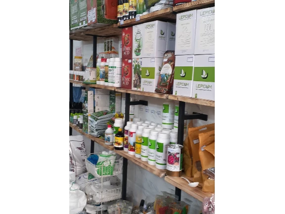 انواع کود و سم موجود می باشد.